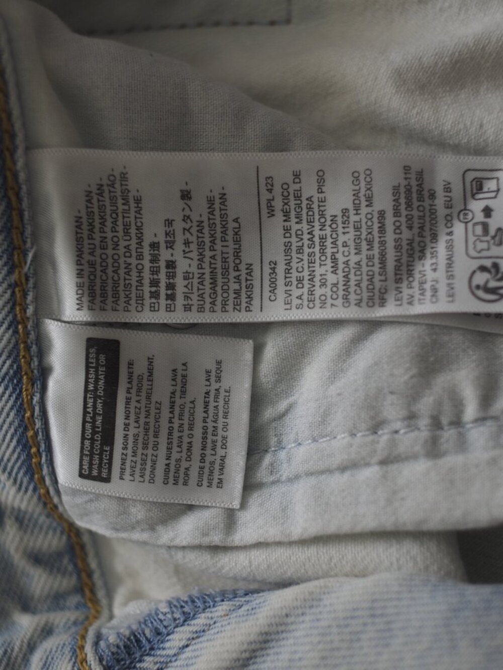 Levi’s Premium Ribcage Wide Leg Jeans Far And Wide Light Wash | Size 26 - Picture 9 of 11